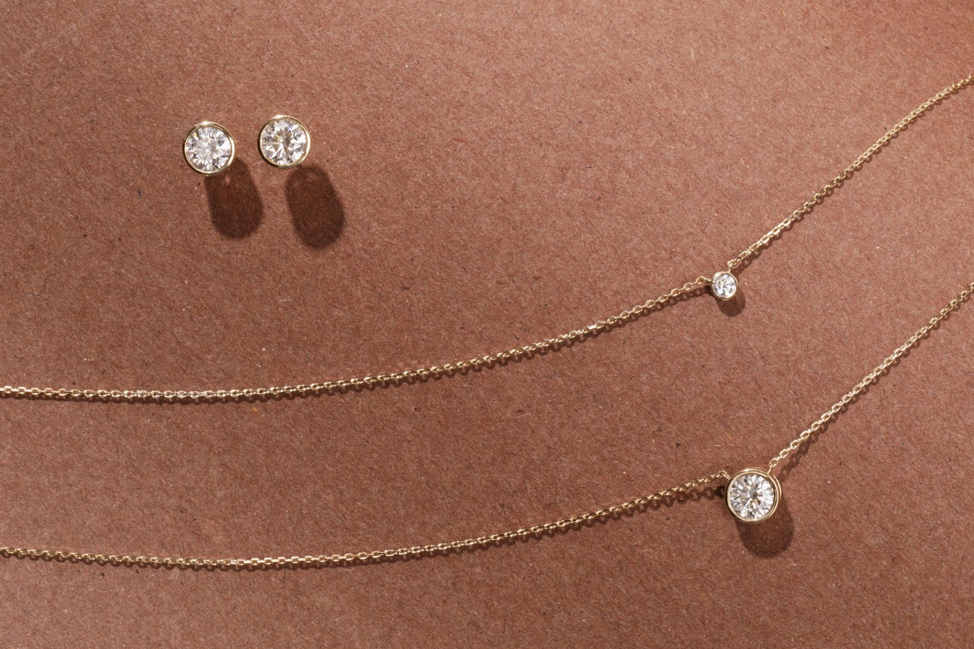 Simple Pairs: The Understated Elegance of Minimalist Jewelry